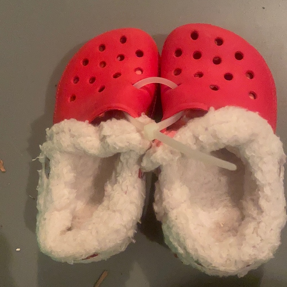 Crocks  Girl clogged color red Slippers
